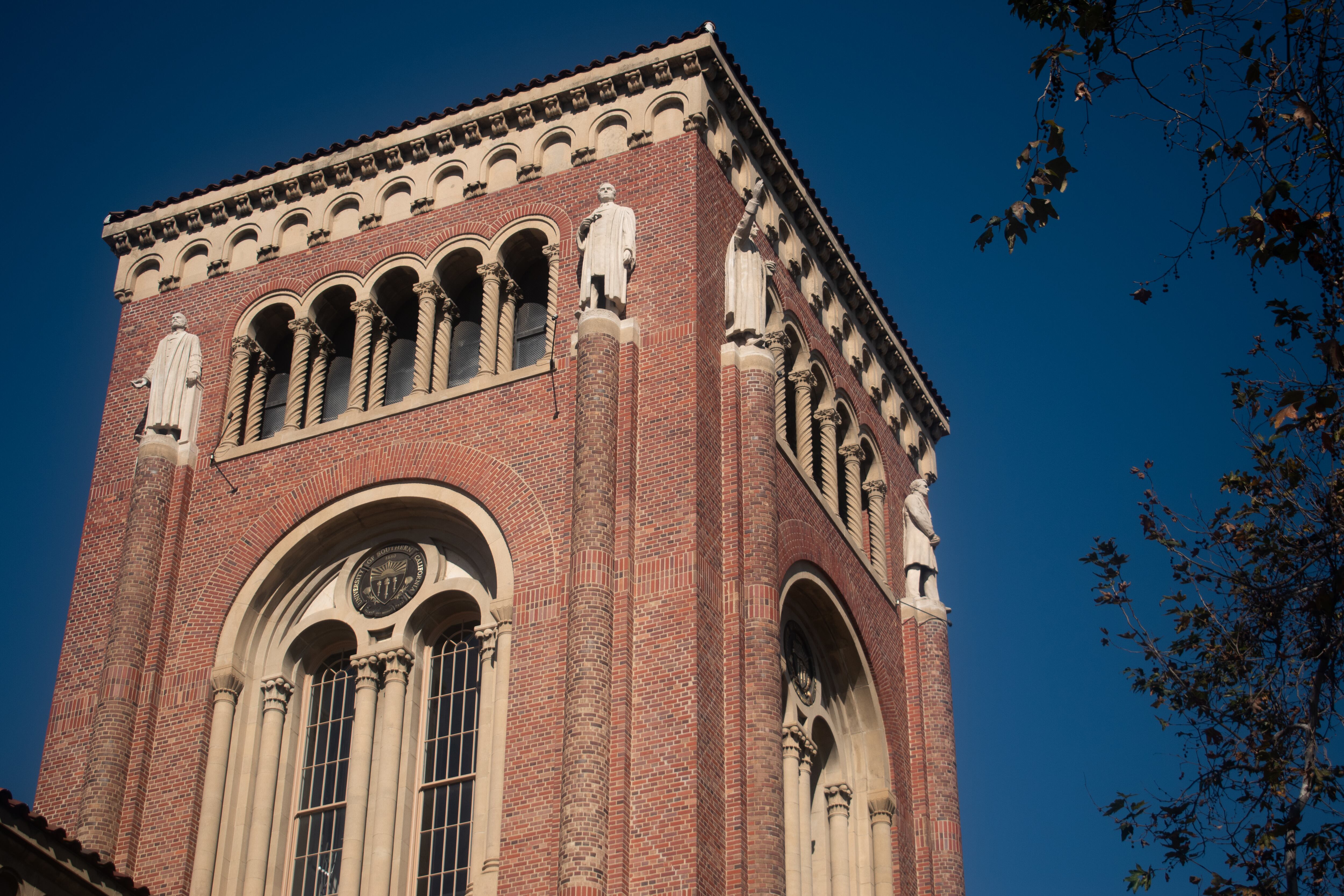For the community, by the community: Latino Students in Law works to  provide resources for Latino students pursuing a law profession – Annenberg  Media
